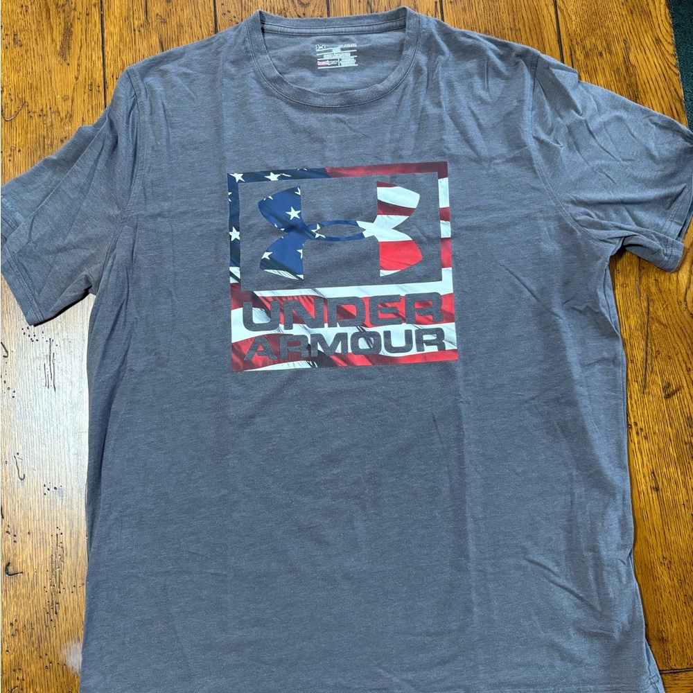 Under Armour Men's Short Sleeve Gray T-Shirt with American Flag Logo